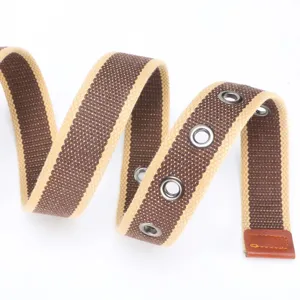 Ceinture en toile décontractée unisexe avec œillets métalliques et bout en cuir.