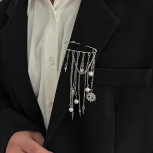 Men's fashion tassel rivet brooch pin, hip-hop style suit decorative jewelry accessory.