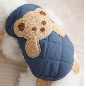 Schattig teddybeer fleece huisdier vest detail, warme winterkleding voor kleine honden.