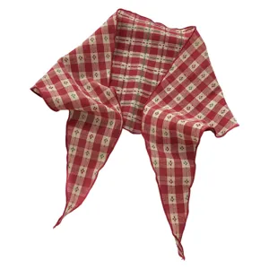 Rood-witte geruite driehoekige sjaal, ademende zachte halsdoek voor dames en meisjes.