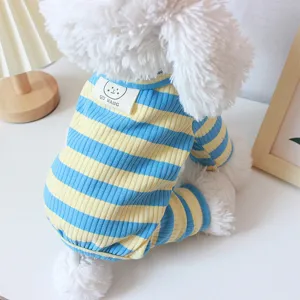 Lindos pijamas de cuatro patas para mascotas a rayas azules y amarillas, tela transpirable para perros.