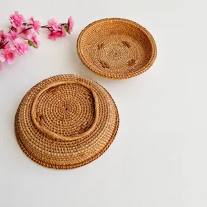 Handmade woven rattan storage basket, natural fruit tray for home desktop and kitchen decor.