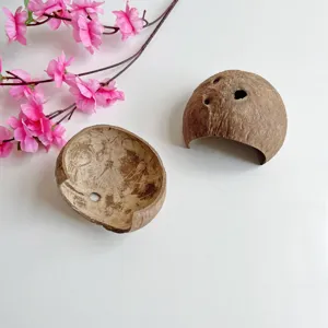 Nascondiglio per criceti in guscio di noce di cocco naturale e gioco per gabbia.