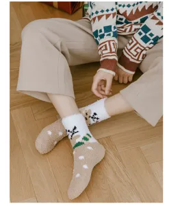 Chaussettes de Noël douillettes en polaire corail pour femme, chaussettes d'hiver détails.