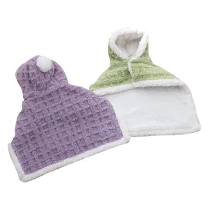 Simpatica coperta mantello con cappuccio in pile per animali domestici, abbigliamento caldo cuccioli.
