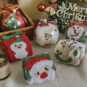 Chaussettes douillettes de Noël en polaire corail, chaudes d'hiver pour femmes et filles.