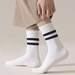 Calze bianche da uomo a tubo medio con doppie strisce nere e design a coste traspiranti e confortevoli.