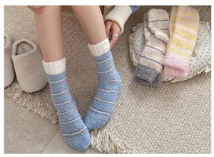 Calcetines de felpa a rayas acogedores para mujer, gruesos y cálidos para invierno.