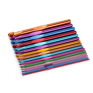 Buntes Aluminium-Häkelnadel-Set in verschiedenen Größen zum Stricken und DIY Handwerken.