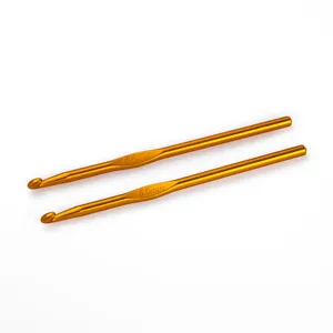 Detailansicht der 6,0 mm Aluminium Häkelnadel für DIY Handarbeit stricken und weben.