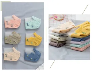 Detailansicht sommerlicher dünner Kristallseidensocken für Damen, süße Blumenstickerei neu.