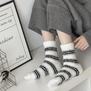 Chaussettes mi-mollet femme hiver en polaire corail rayée, épaissies douces et chaudes.