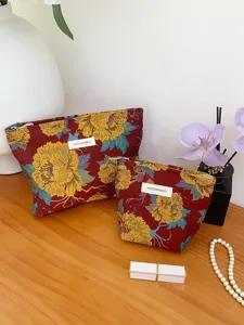 Detailed view of retro floral cosmetic bags with jacquard fabric, elegant setup and sturdy zip.