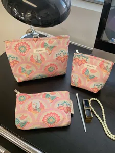 Blumen Schmetterling Kosmetiktasche Set, tragbare Reißverschluss Make-up Tasche für Reisen.