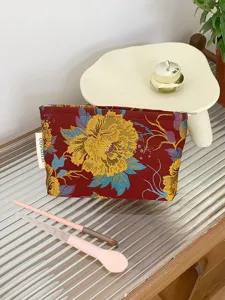 Vintage floral makeup bag with large capacity, elegant retro zipper pouch for travel and daily use.