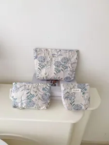 Floral tapestry cosmetic bag portable large capacity travel makeup pouch set for everyday use