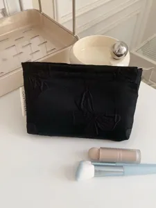 Sac cosmétique noir vintage à nœud tissé, trousse de maquillage portable et organiseur.
