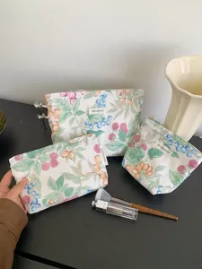 Ensemble de trousses de maquillage en coton floral, joli sac cosmétique avec fermeture éclair.