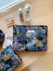Vintage floral jacquard cosmetic bag large capacity portable travel makeup pouch
