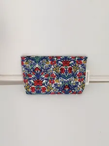 Detailed vintage floral cosmetic bag with rich tapestry print and secure daily storage pocket.