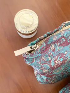 Traditional dragon pattern cosmetic bag with smooth zipper, portable and large capacity.