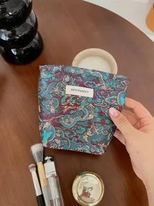 Portable dragon pattern cosmetic bag large capacity makeup pouch stylish clutch for travel daily use