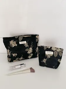 Schwarze Blumen Kosmetiktasche Set, stilvolles Vintage Make-up Etui mit Reissverschluss, tragbar.