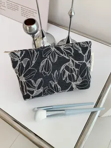 Floral pattern cosmetic bag, large capacity canvas makeup pouch for daily travel storage.
