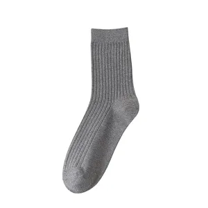 Chaussettes unies gris chiné à côtes pour homme, style classique affaires et loisir respirantes.