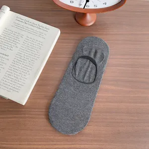 Heren grijze katoenenonzichtbare sokken, ademende lage bootsokken voor de zomer.