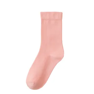 Comode calcini rosa a metà gamba in cotone per donna, ideali per l'uso quotidiano in inverno.