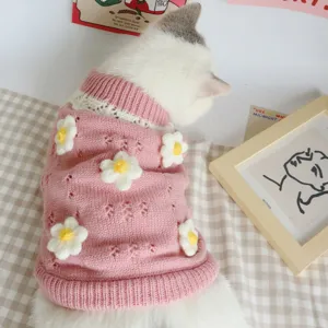 Cute pink cat sweater with 3D daisy flowers, warm knit pet clothes for autumn kittens.