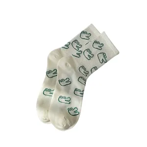 Calzini in cotone con stampa di coccodrillo carino, calzini bianchi casual e alla moda.