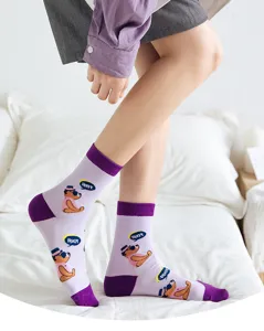 Leuke taro paarse katoenen middensokken met stijlvolle berenprint voor dames, lente.