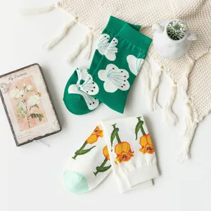 Chaussettes mi-hautes en coton pour femmes, jolies chaussettes vintage à fleurs pour automne.