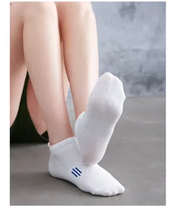 Chaussettes courtes en maille blanche pour femmes, chaussettes de sport en coton.