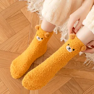 Calzini morbidi in pile di peluche con orsetto da donna, calze invernali calde per la casa.