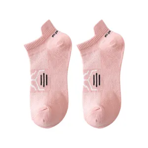 Chaussettes de sport basses roses pour femmes avec maille respirante et languette d'été.