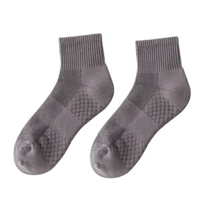 Men's athletic mid-calf socks with breathable honeycomb mesh and cushioned towel bottom design.