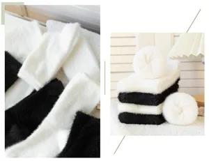 Chaussettes douces et chaudes dhiver pour femme peluche noire et blanche moelleuses