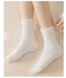 Chaussettes d'hiver moelleuses et douces pour femmes, confortables et chaudes au quotidien.