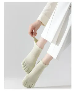 Women's breathable mesh five-toe socks, pure color low-cut summer socks for daily wear.