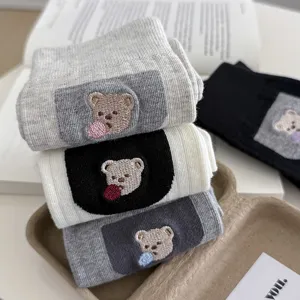 Süße Bären Baumwolle Mittelsocken für Damen, modische Cartoon bestickte Freizeitsocken Frühling.