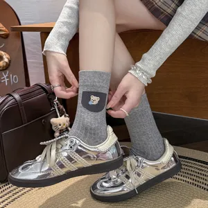 Süße Bären Baumwolle Rippstrumpf Socken für Damen, modische bestickte Tasche, Frühlingsmode.