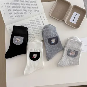 Süße Cartoon Bär Stickerei Mittelschlauch Socken reine Baumwolle atmungsaktiv Damen Trend