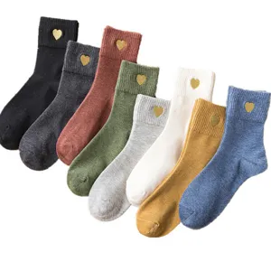 Chaussettes mi-hautes coton automne hiver femme broderie cœur doré mignon style multicolore