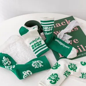 Chaussettes Mi-Hautes Décontractées en Coton pour Femmes Printemps Automne Tendance Imprimé Lettres Rayé Absorbant Confortable Mode