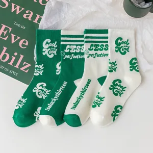 Chaussettes mi-hautes vertes pour femmes, chaussettes en coton rayées mode automne et.