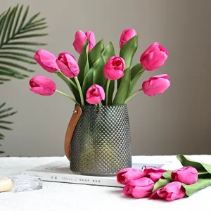 Set di fiori di tulipani artificiali con vaso in vetro per decorazione casa e matrimonio.