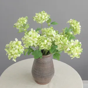 Bouquet di ortensia artificiali in vaso di ceramica per decorazione tavola casa in stile nordico